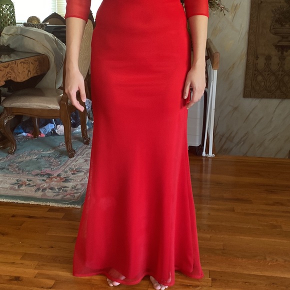 Red custom made dress its two pieces you can wear it alone or with over skirt. - Picture 6 of 8